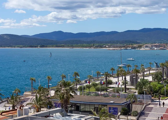 T2 - Les Dauphins, Bord De * Saint-Raphaël