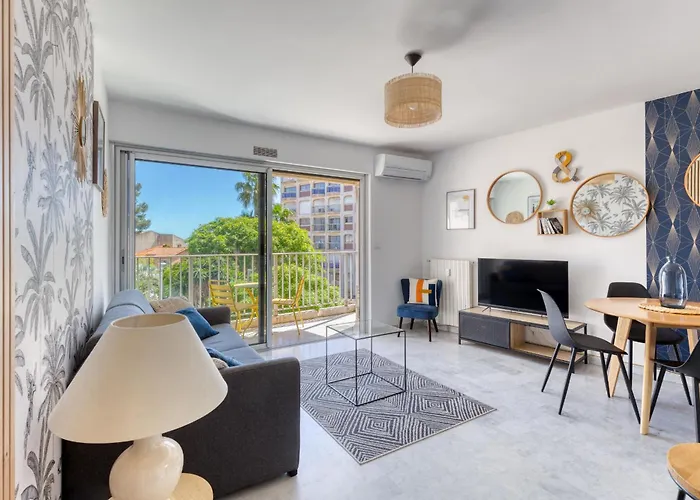 T2 - Les Dauphins, Bord De * Saint-Raphaël